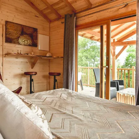 Logis Emeraude Des Bois Hotel 2*