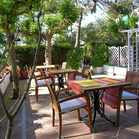 Logis Emeraude Des Bois 2*