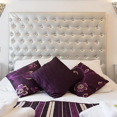 Hotel Logis Emeraude Des Bois 2*