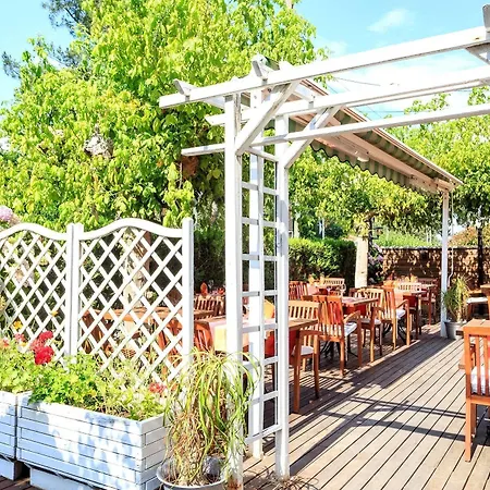 Hotel Logis Emeraude Des Bois