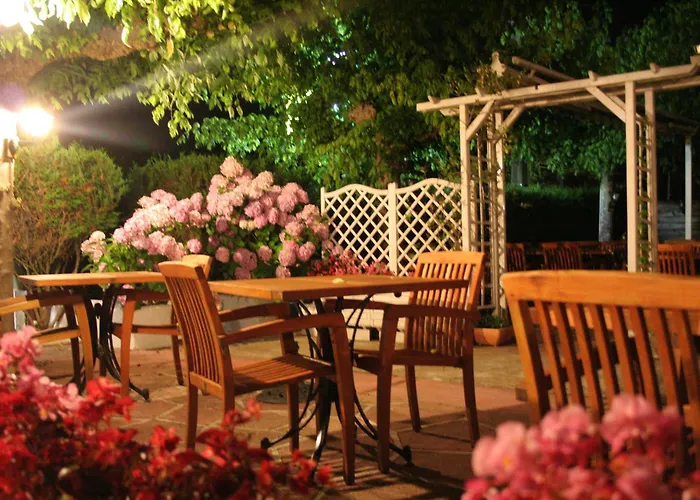 Hotel Logis Emeraude Des Bois 2*