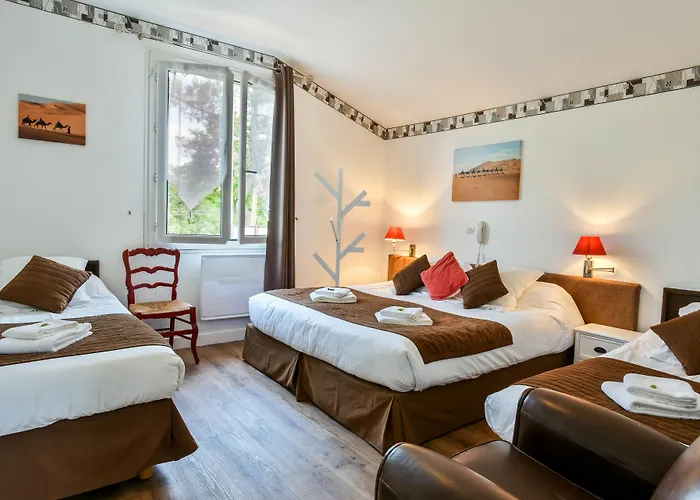 Hotel Logis Emeraude Des Bois