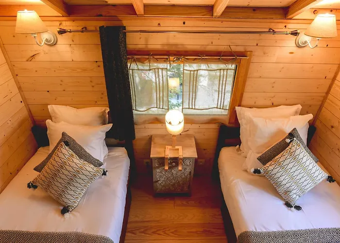 Hotel Logis Emeraude Des Bois 2*