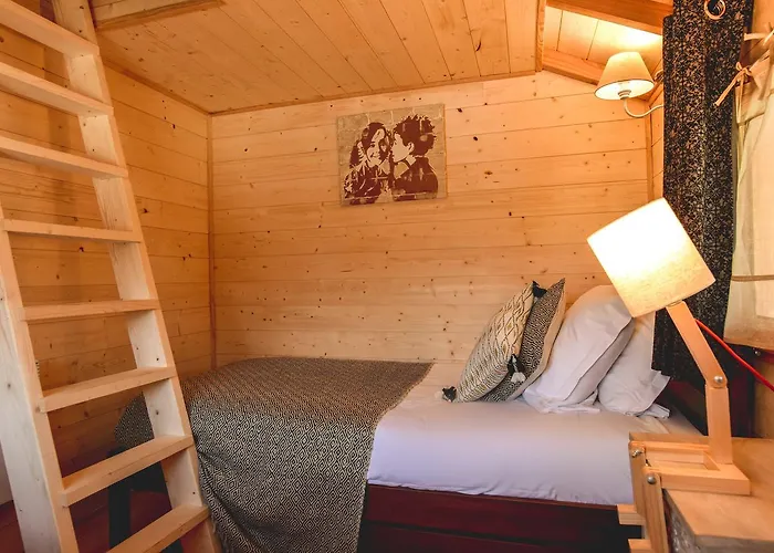 Hotel Logis Emeraude Des Bois