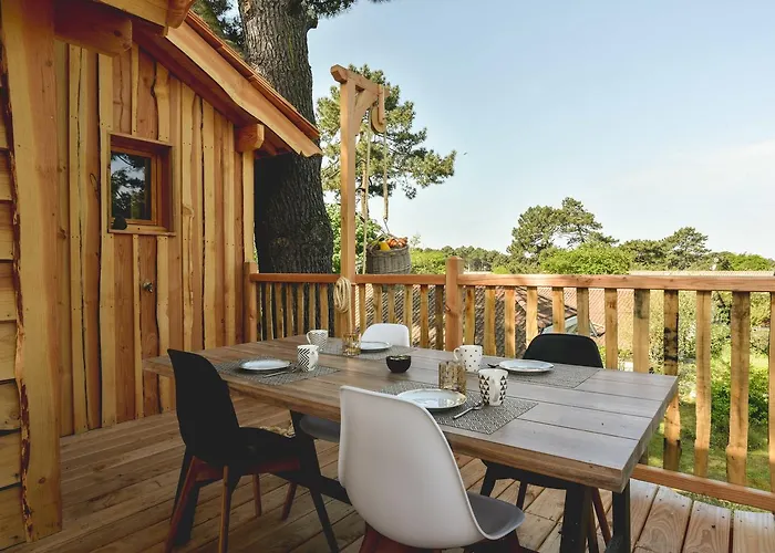 Hotel Logis Emeraude Des Bois 2*