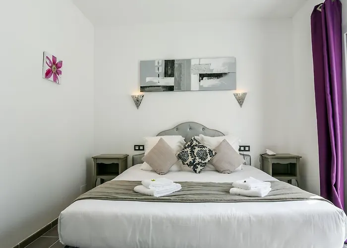 Hotel Logis Emeraude Des Bois