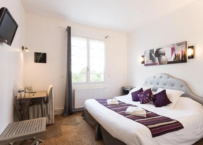 Hotel Logis Emeraude Des Bois