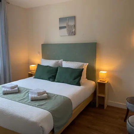 Hotell Logis Emeraude Des Bois