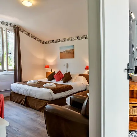 Hotel Logis Emeraude Des Bois 2*