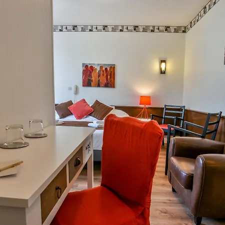 Hotel Logis Emeraude Des Bois