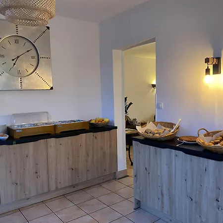 Logis Emeraude Des Bois מלון