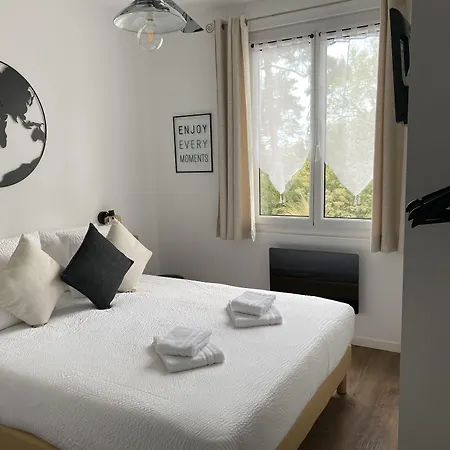 Hotel Logis Emeraude Des Bois