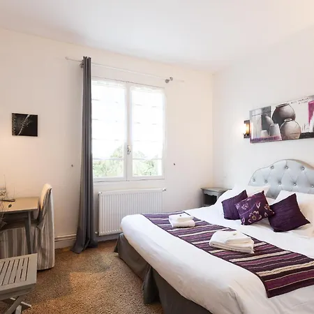 מלון Logis Emeraude Des Bois