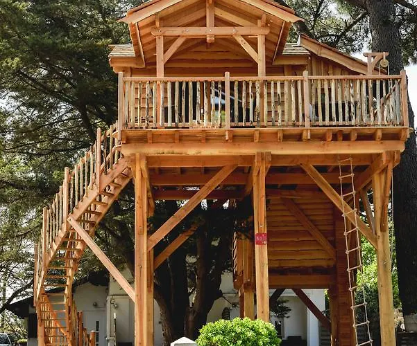 Hotel Logis Emeraude Des Bois